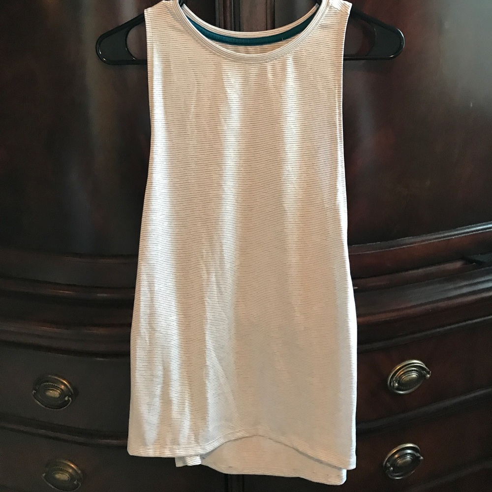 workout tanks