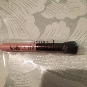 Luxie makeup brush
