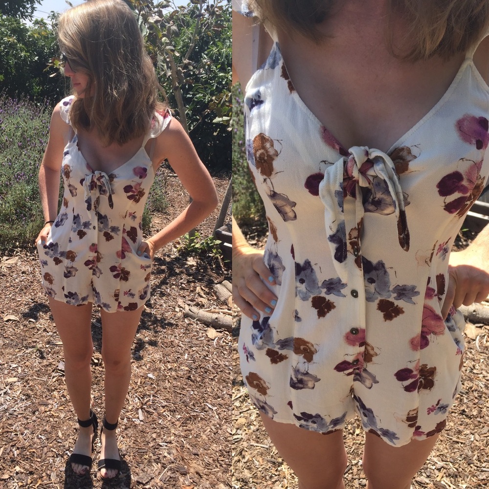 💜Cute floral romper 💜