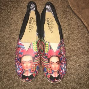 THE CUTEST FRIDA KAHLO SHOES 🌹