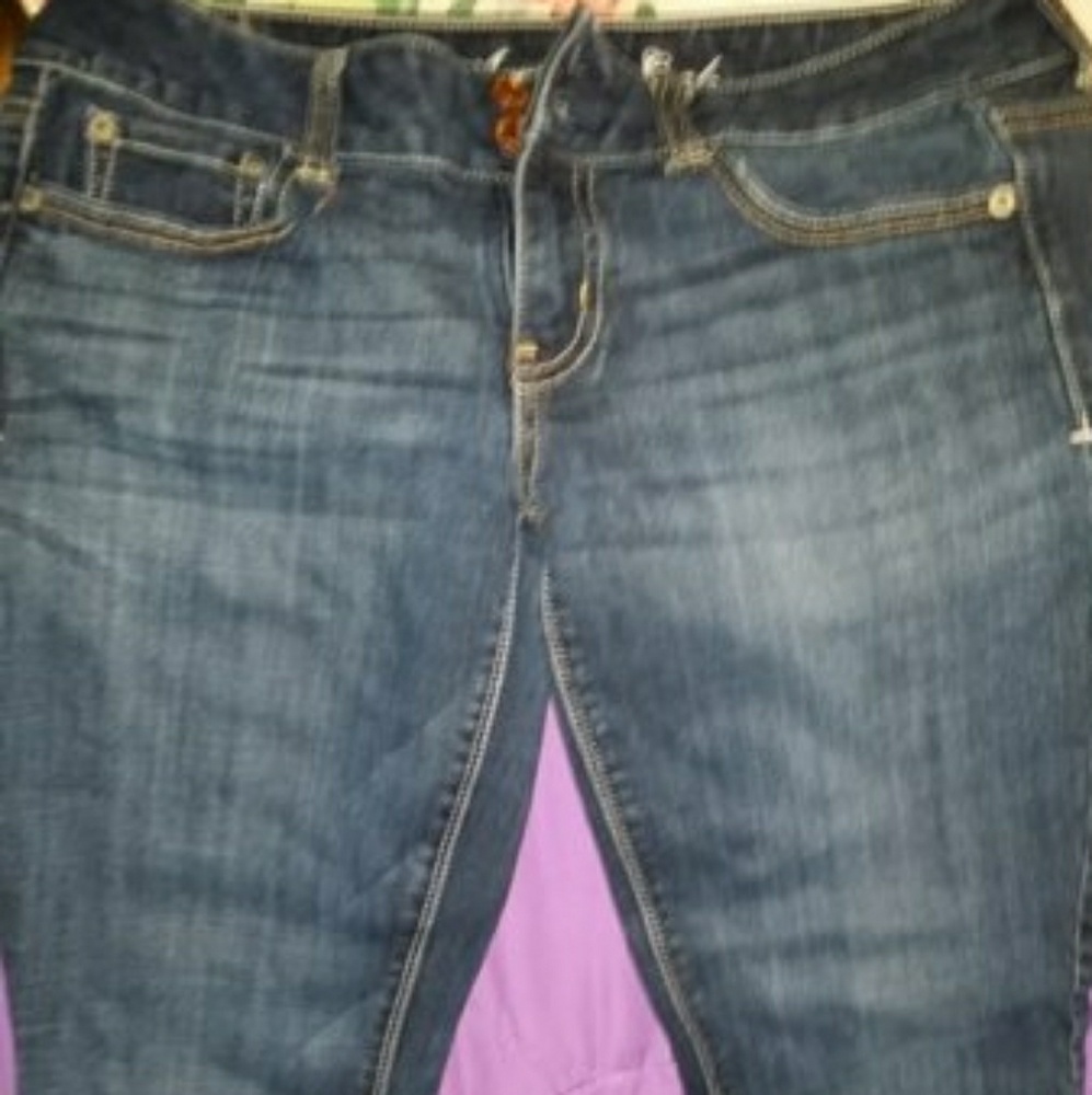 AMERICAN EAGLE JEANS