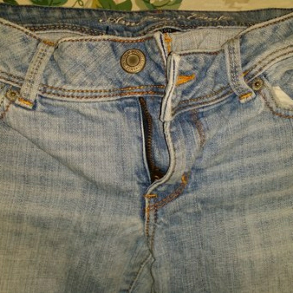 AMERICAN EAGLE JEANS