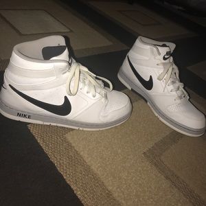 Nike prestige iv high. Men. Size 9.5.