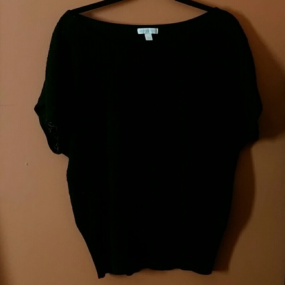 Cut out sweater, short sleeves.