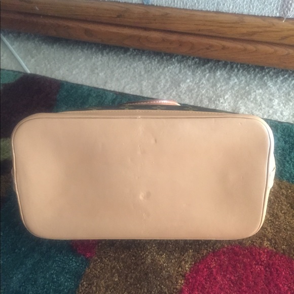 *Sold* Authentic Pre-owned Louis Vuitton Alma - Picture 4 of 6