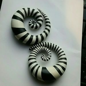 Spiral gauges