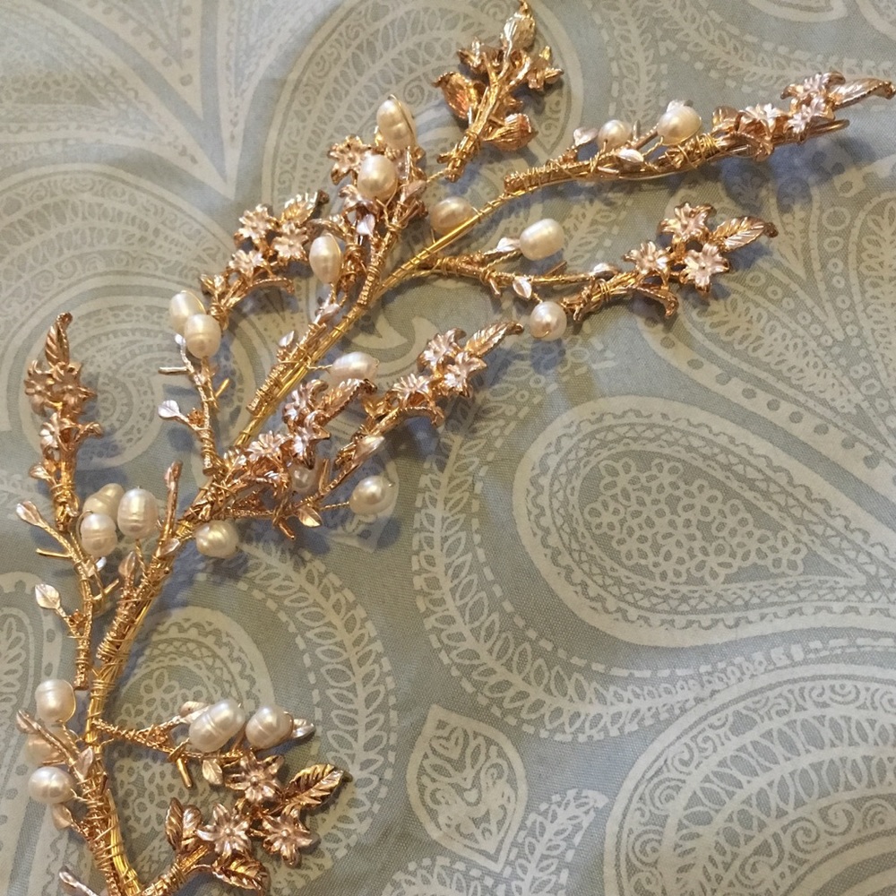 Gold tone side flower headband