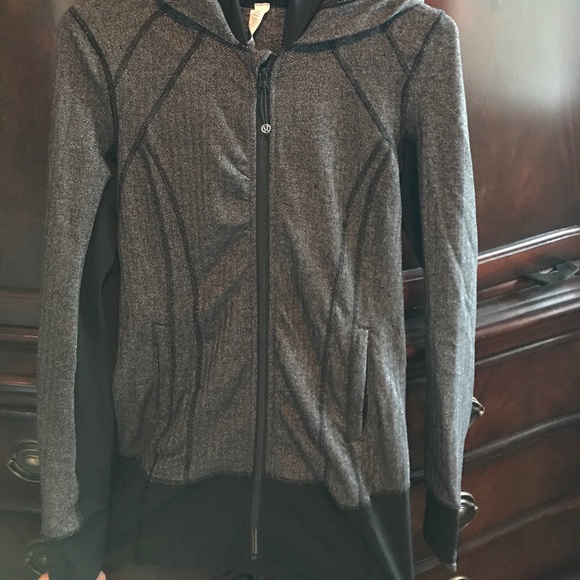 Lulu Lemon - jacket - Picture 1 of 5