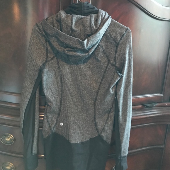 Lulu Lemon - jacket - Picture 3 of 5