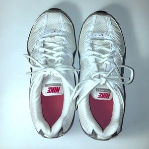 NIKE Reax Shoes Size 7!