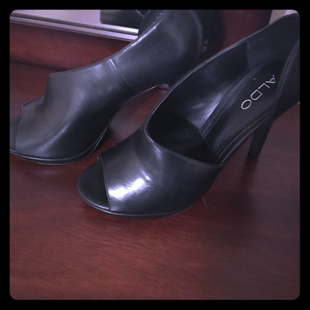 Black leather Aldo heels 👠