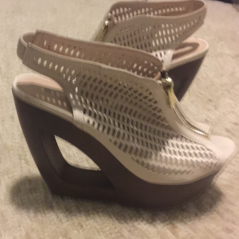 Nude wedges