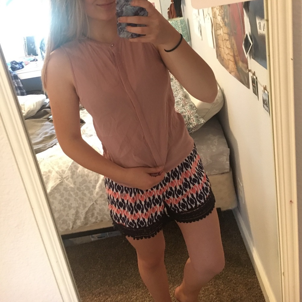 Forever 21 Light Pink Sleeveless Button Up Blouse