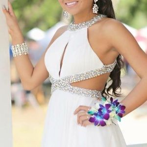 White jovani prom dress// used once