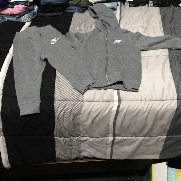 Nike sweatsuit - Picture 1 of 1