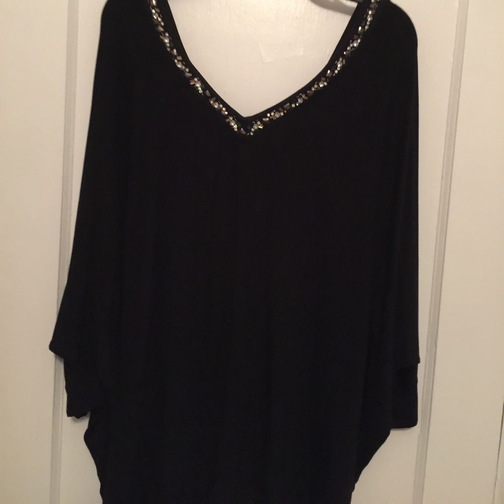 NWOT Black v neck 3/4 sleeve VERY SEXY VNECK 33x33