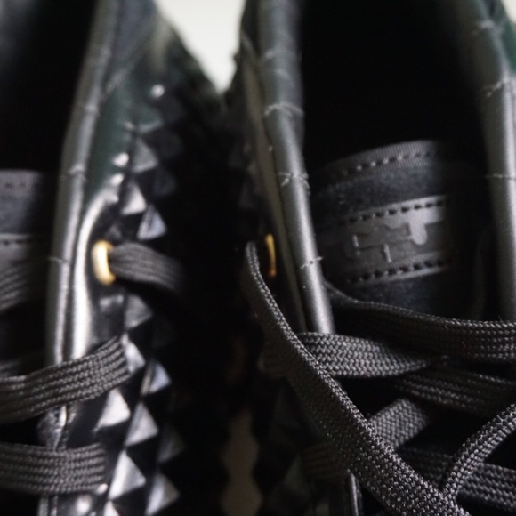 BRAND NEW MOVING IN 10 DAYS NEED EVERYTHING GONE. SUBMIT BEST OFFER!!!! - Picture 3 of 8