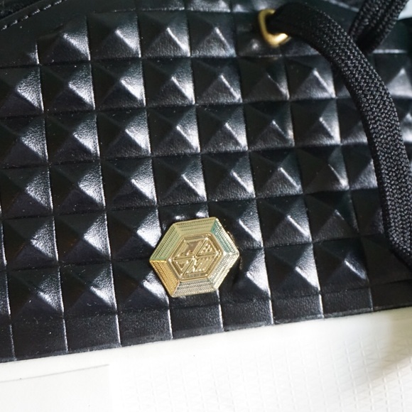 BRAND NEW MOVING IN 10 DAYS NEED EVERYTHING GONE. SUBMIT BEST OFFER!!!! - Picture 5 of 8