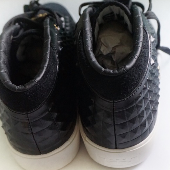 BRAND NEW MOVING IN 10 DAYS NEED EVERYTHING GONE. SUBMIT BEST OFFER!!!! - Picture 7 of 8