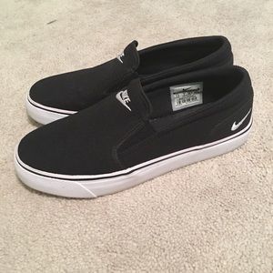 🔥Sale🔥Nike Slip On SB Canvas Shoe Size Like New!