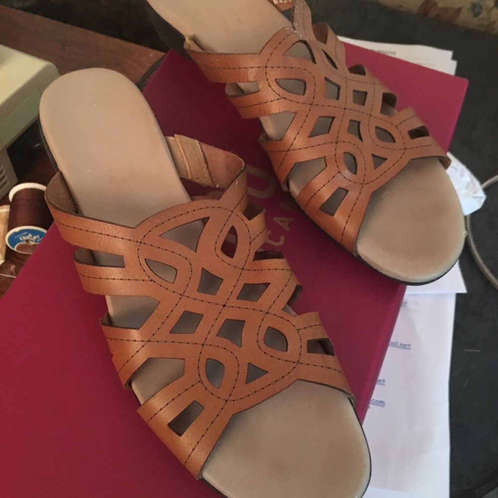 Munro American Malia- Size 8 Super slim (AAAA)