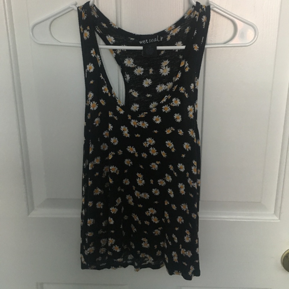 Wet Seal black tank top with a daisy print