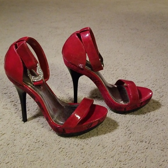 Red/Black Pumps w/Faux Snake Skin Trim - Picture 3 of 3
