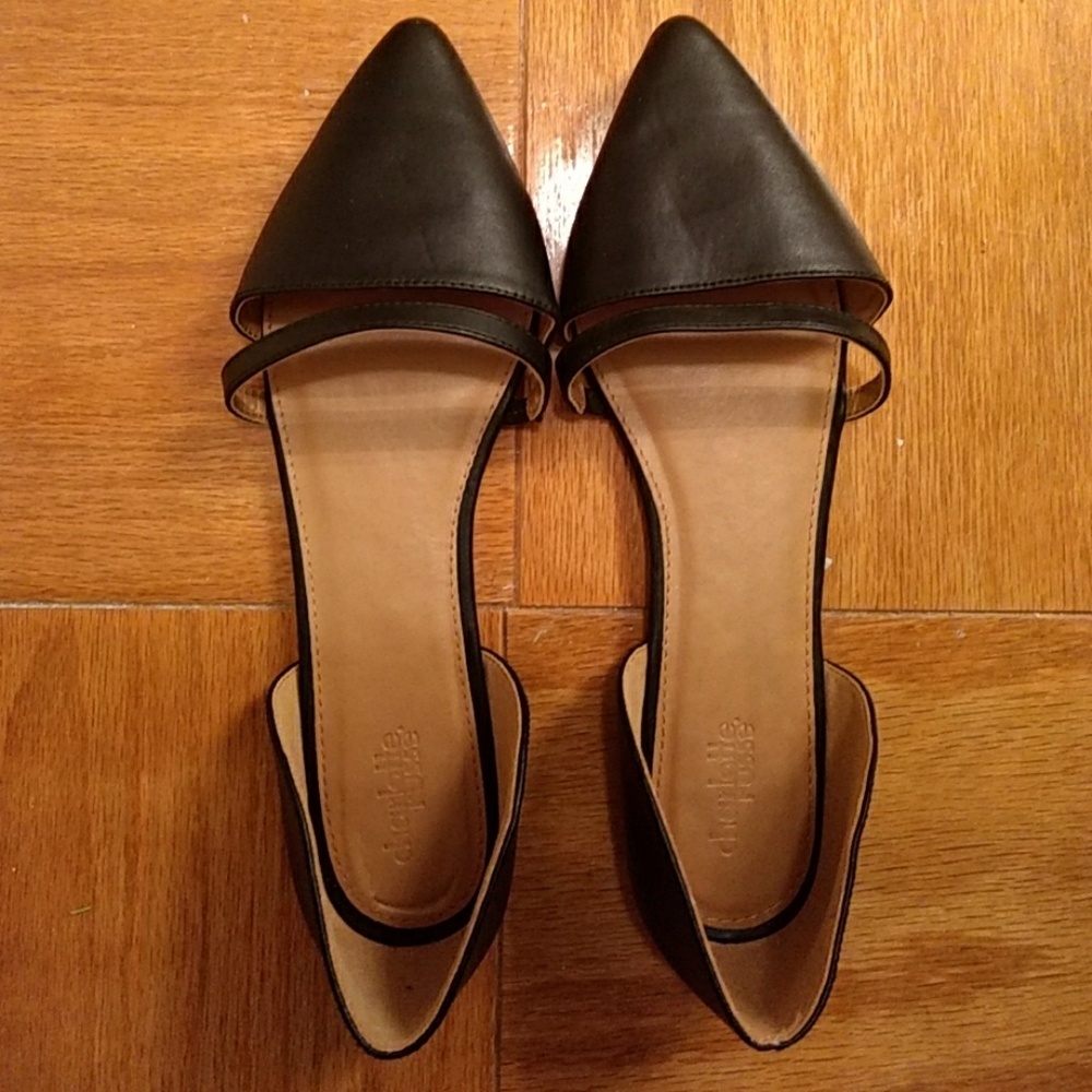 Black sandal flats