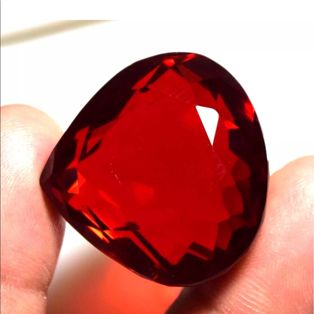 Beautiful red quartz well cut 87.10 Carats