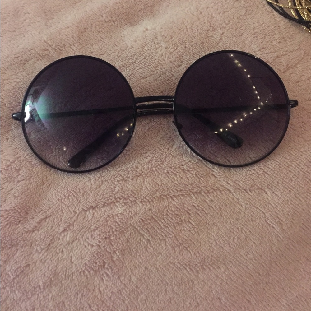 Rounded Hippie Sunglasses