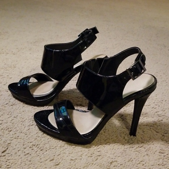 Black Pumps - Picture 3 of 8