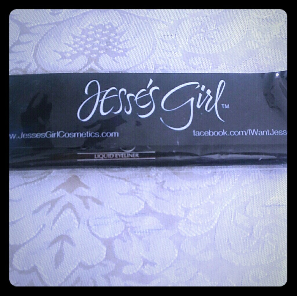 Jesse's Girl liquid eyeliner  (black)