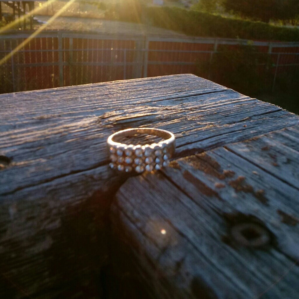 Simple gem ring
