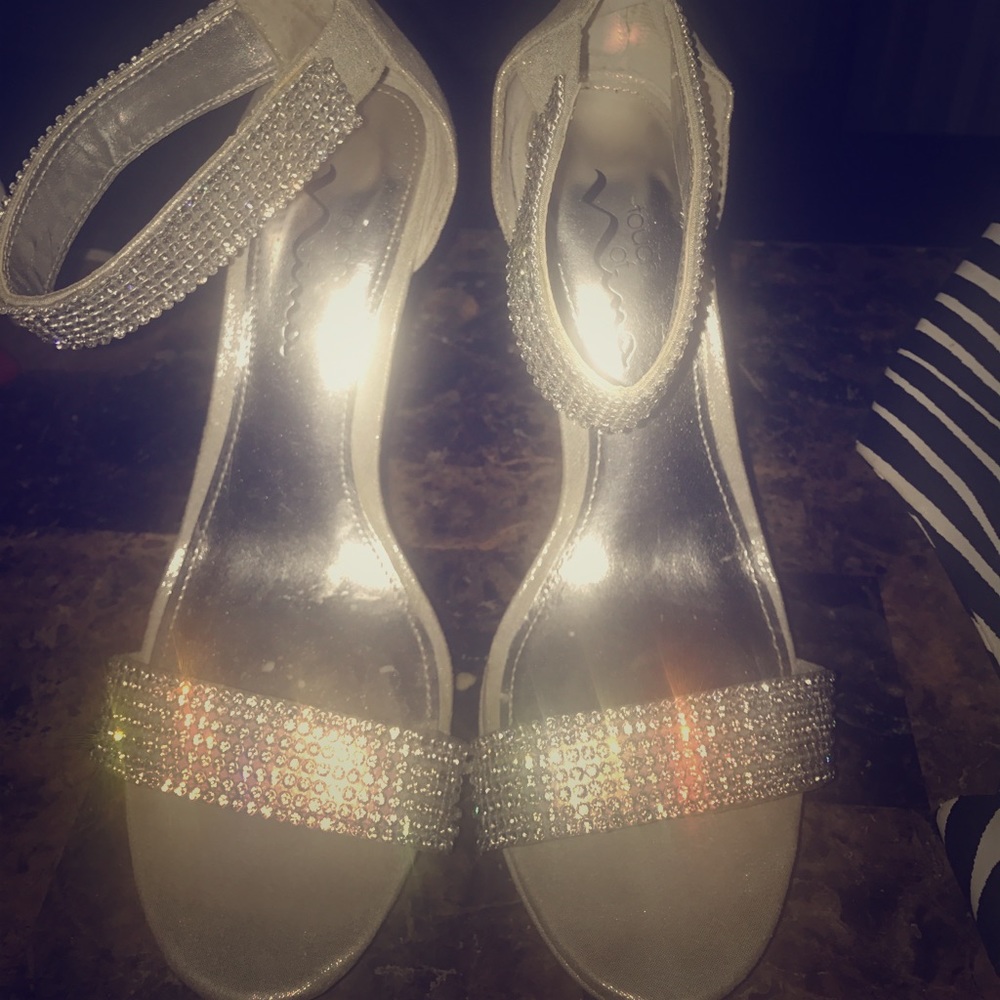 I am selling use shoes and clothes
