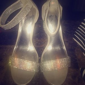 I am selling use shoes and clothes