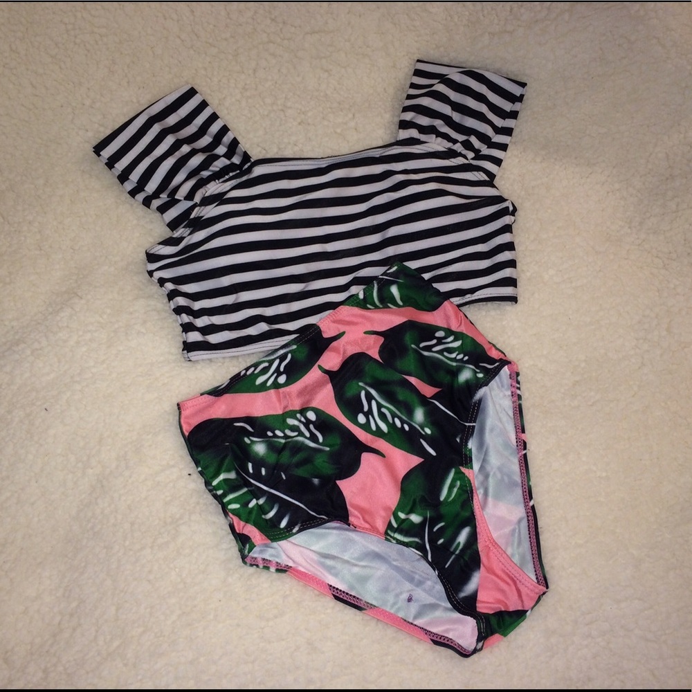 Off shoulder bikini