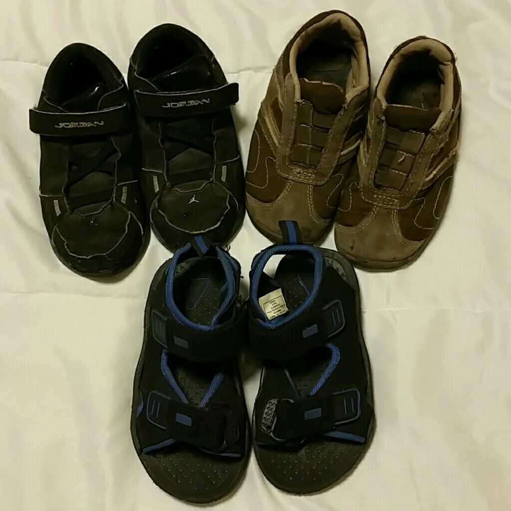10c boys Jordans plus two more pairs of shoes