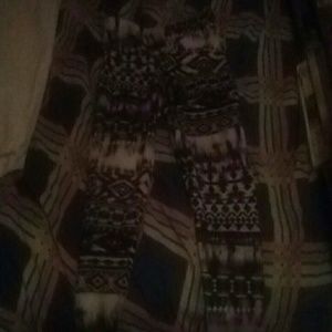 No Boundaries black/white Aztec leggings