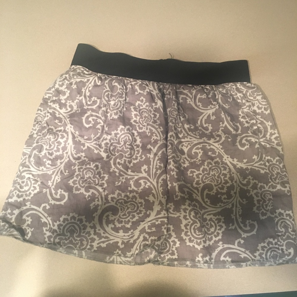 Loft short grey skirt