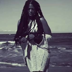 Meet your Posher, Lenora