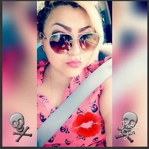 Meet your Posher, Chia