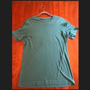 Lululemon basic green Tee