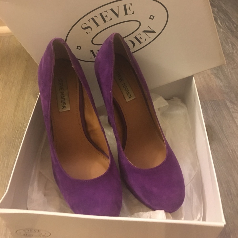 Beautiful purple suede Steve Madden pumps