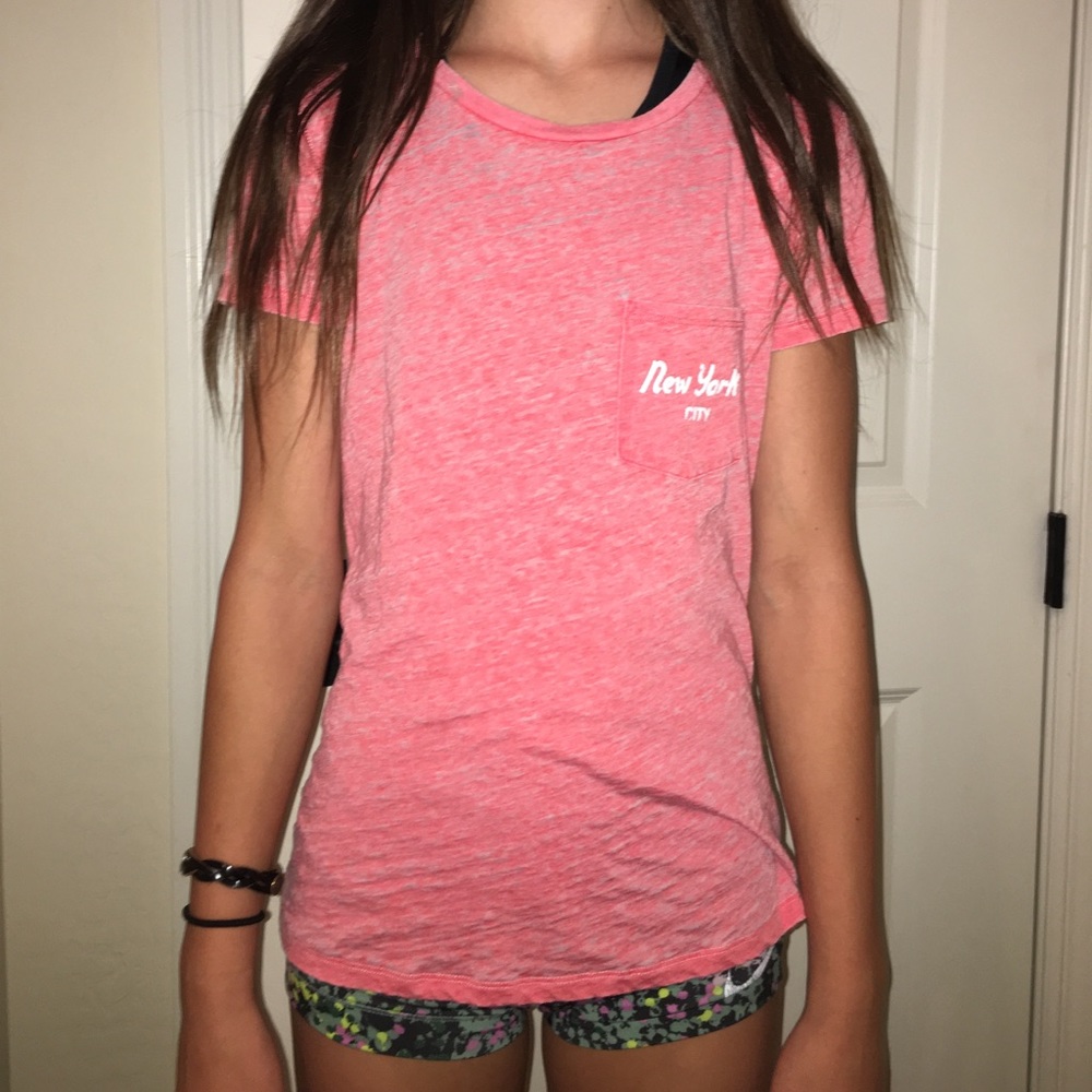 pink t shirt