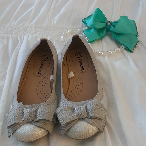 Girls Silver Flats - Picture 3 of 4