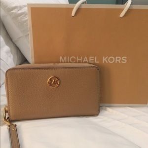 Michael Kors Authentic Wristlet Wallet