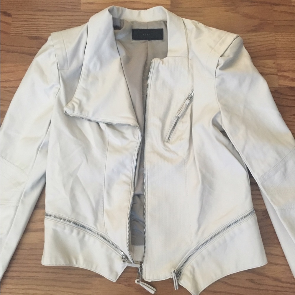 SOLD!!!! Vegan leather white moto jacket - Picture 2 of 8