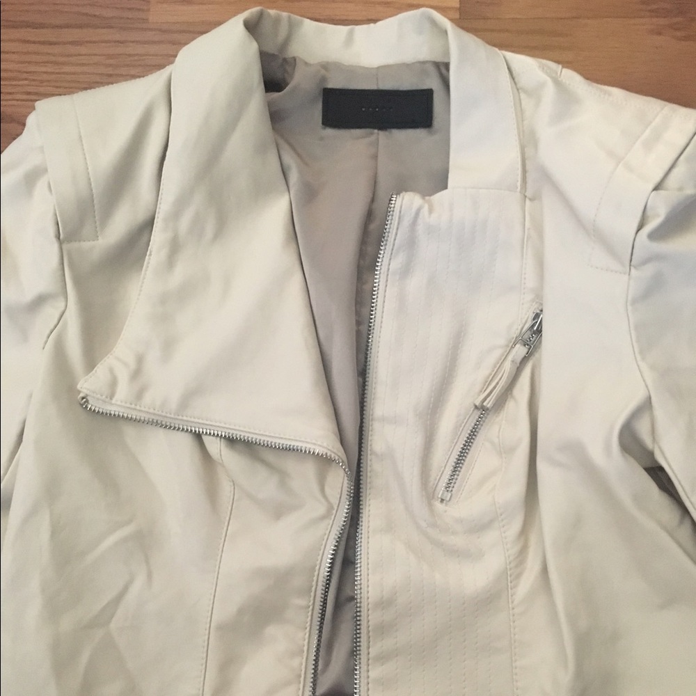 SOLD!!!! Vegan leather white moto jacket - Picture 3 of 8