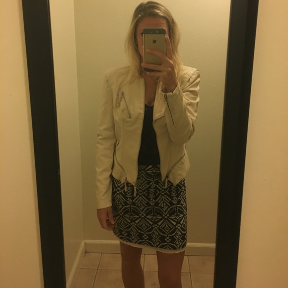 SOLD!!!! Vegan leather white moto jacket - Picture 7 of 8