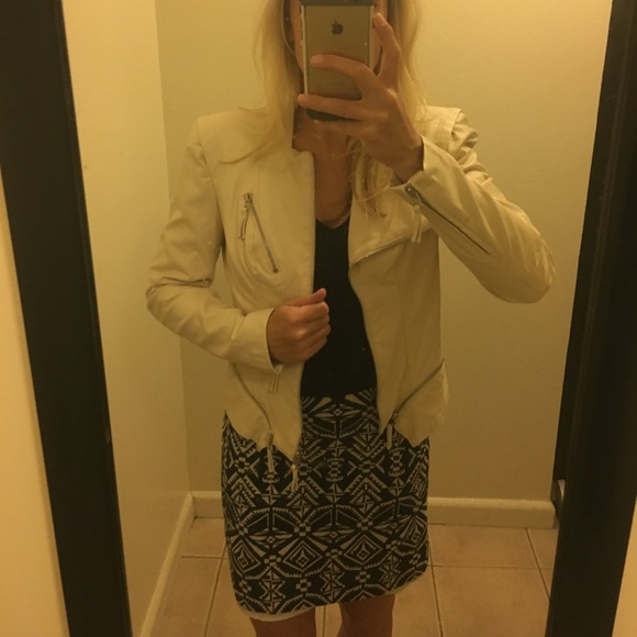 SOLD!!!! Vegan leather white moto jacket - Picture 8 of 8